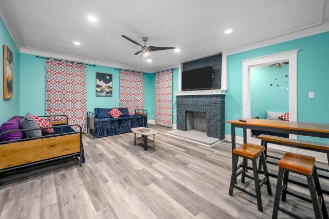 Charming Midtown Houston Apt with Free Parking