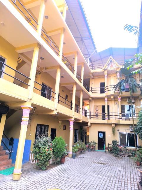 Nikunj Safari Guest House Sauraha- A place where you can book jungle wildlife Safari