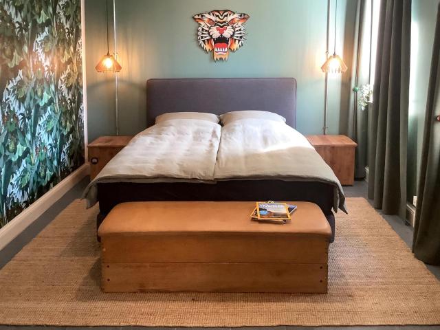 viel Platz, 2 große Schlafzimmer, Küche mit Essplatz, Balkon, nahe Centro & Arena