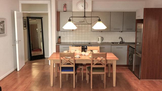 Traditional City Apt - free parking