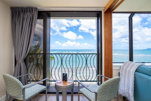Sunset Shores - Waialua Oceanfront Retreat