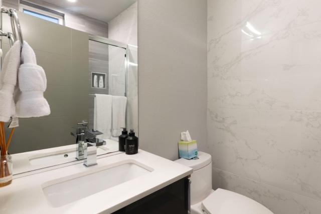 West Seattle - Mins to Downtown!
