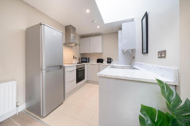 Pop Hollywood - Hip 2bd Ap - Gold Short Term Stays