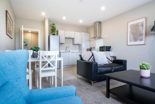 The Klimt- 1Bd Stylish Ap - Gold Short Term Stays