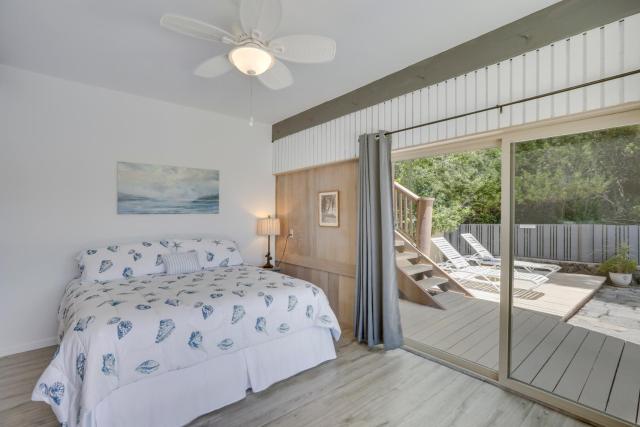 Cozy Honolulu Retreat w/ Pool Access, Near Beaches