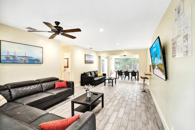 Tropical Palm Oasis Heated Pool near Beach