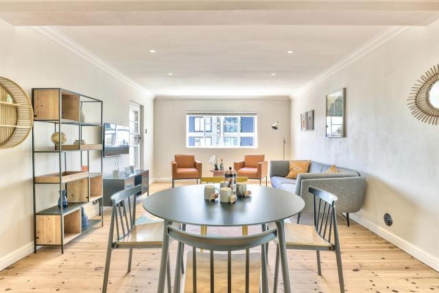 Renovated art deco couples retreat with views
