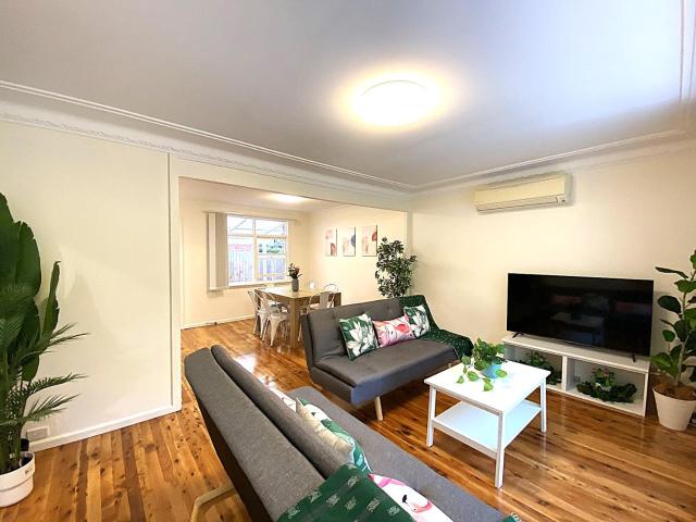 Creekside House - 3 bedrooms & 2 bathrooms entire house