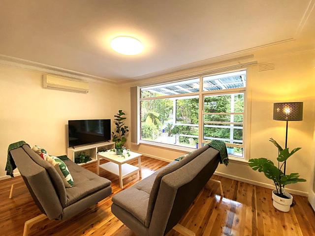Creekside House - 3 bedrooms & 2 bathrooms entire house