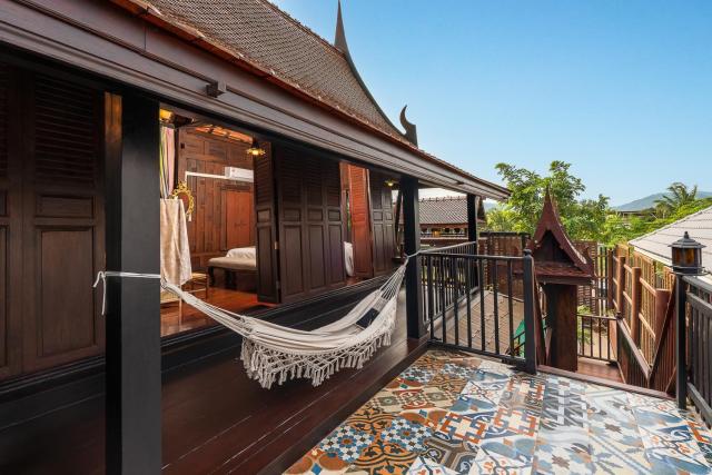 Authentic Thai Villa with Open-Air Living & Pool-Central-Huahin
