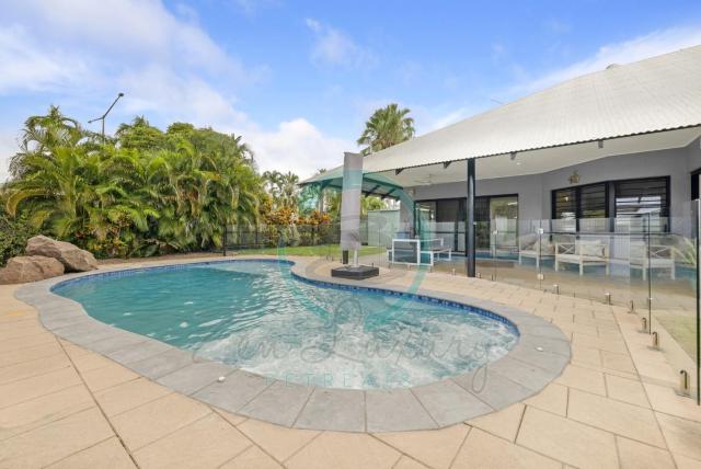 Cityside Hideaway 4BR Family House - Pool - Markets