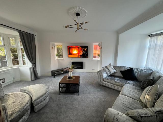Manchester City Oasis - Spacious 5 Bedroom House