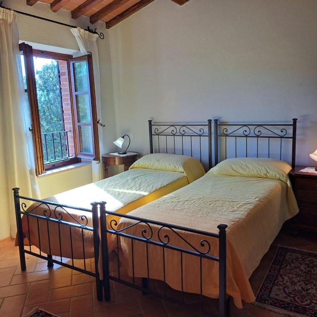 Charming Holiday Home with swimming pool, Siena Tuscany, wi-fi, pets allowed