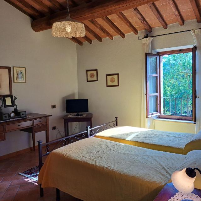 Charming Holiday Home with swimming pool, Siena Tuscany, wi-fi, pets allowed