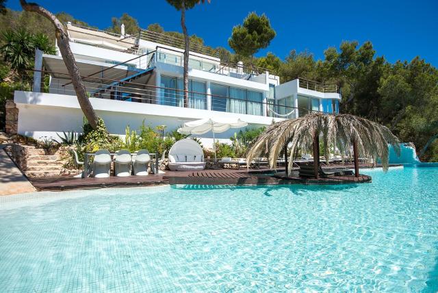 Villa Roca Ibiza - Un Paraíso Premium a solo 10 minutos de la ciudad de Ibiza y de las playas Cala Jondal y Salinas