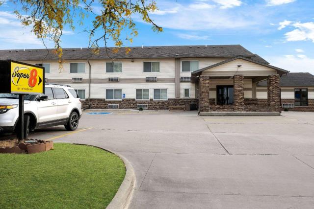Super 8 by Wyndham Waverly