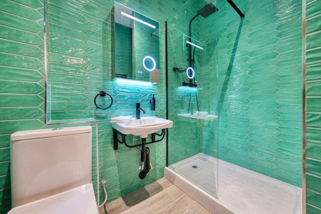 Large Central Station 2 Bed Apartment A2