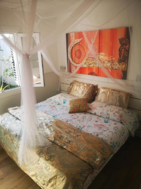 Yumbo room
