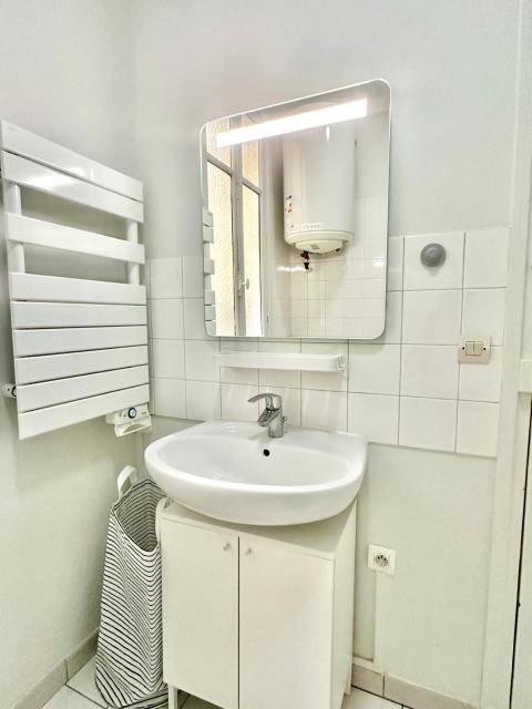 Spacious apartment near Montparnasse Bausset 6th