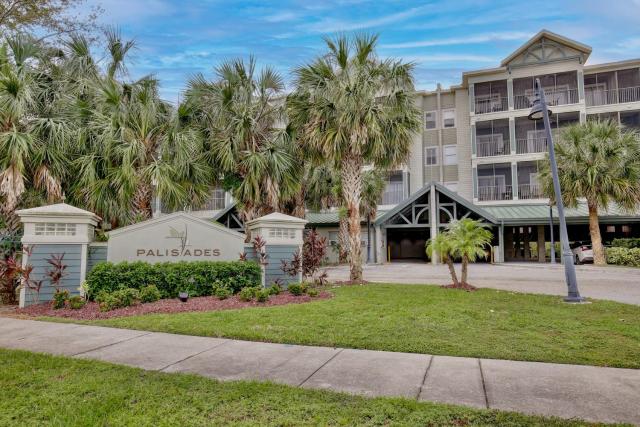 New in the market apt with big terrace!