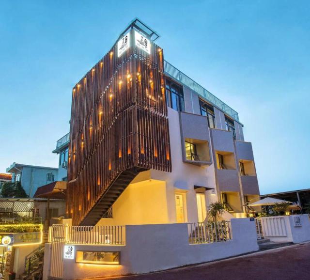Xiamen 12 Seaside Hotel - Exhibition & Conference Center & Huandao Road & English Service & Cafe &Luggage Storage& Garden Tea & 24H Reception & charter service