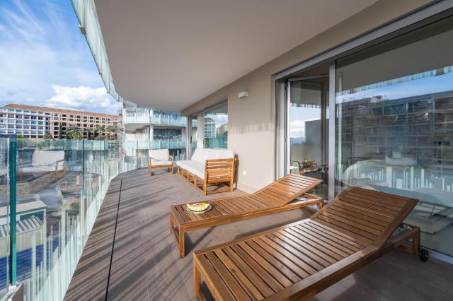 Newly Built 3 BDRM Luxury Apt Close to the Beach