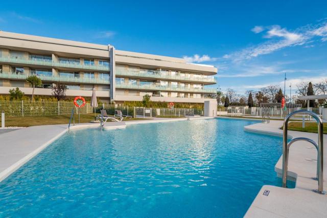 Newly Built 3 BDRM Luxury Apt Close to the Beach