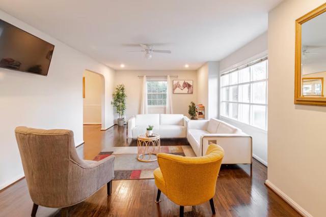 6 Bed room Home Nat'l Hrbr DC