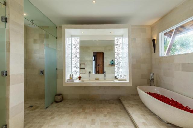 Spacious 4BR Villa with Pool in Central Seminyak