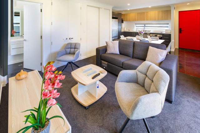 Relaxing stay across from Westfield mall Sleeps 6
