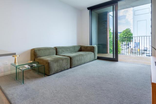 Single-Level Retreat 1 bed 1 bath With Balcony