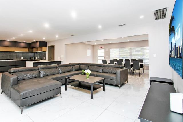 Premium Luxury 5BR & 3BA Villa near Hollywood Beach