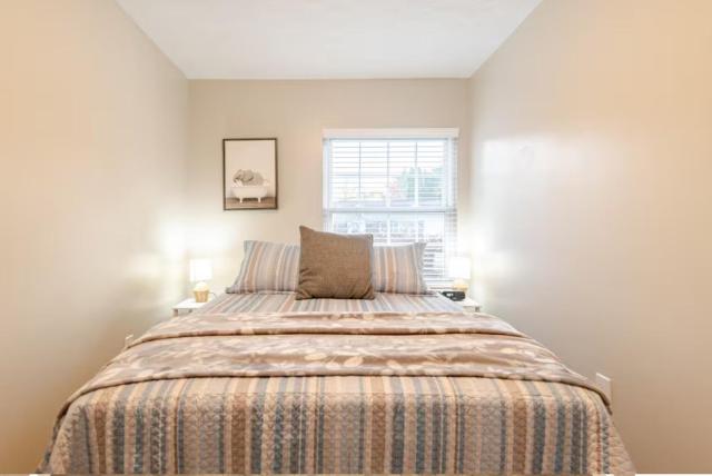 Private Ranch - Entire Home - 3 Bed Room - Hot Tub - King Bed - Fenced Yard - Pets & Kids Welcome - Game Shed - Free WiFi