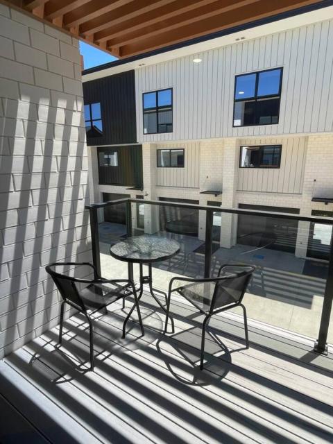 Stylish and Sleek Auckland Stay