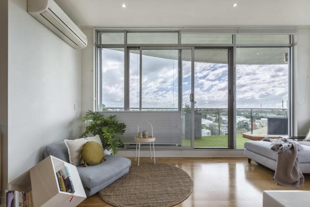 Bright Stay Near Beach With Parking