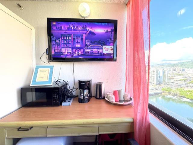 Waikiki Canal Family Room 6person