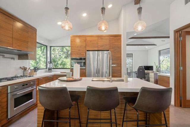 Cozy Oasis in Oakley with Basketball court pool