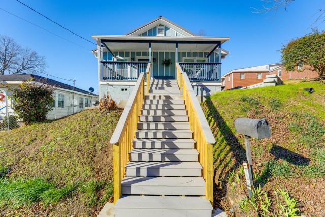 Walk Downtown: Charming Rome Abode w/ Yard!