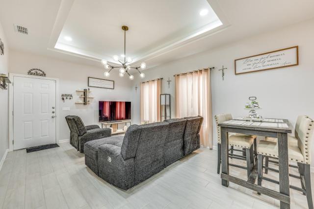4 Mi to Dtwn: Modern Apartment in Edinburg!