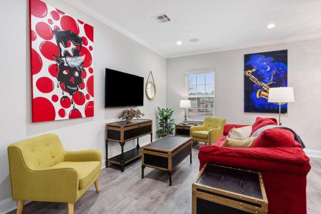 Colorful 5 Bedroom Home near Superdome