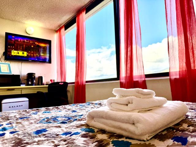 WaikikiBeach FamilyRoom for 10 people River View