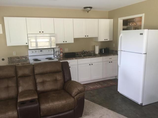 cozy, quiet, rural hideaway close to everything1