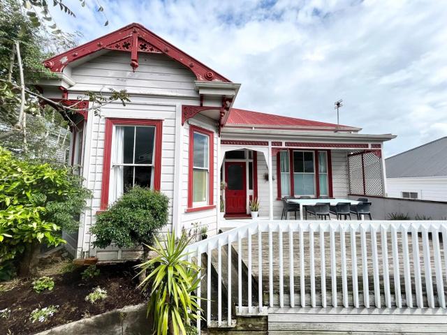 Spacious 6 Bedroom Herne Bay Villa - Close to CBD - Free WIFI