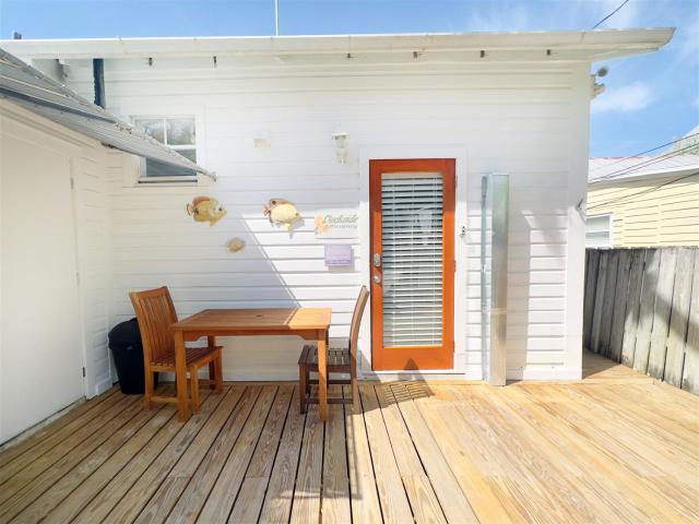 Deckside Suite Conch Republic Cottage