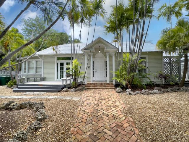 Toon Hall Tropical Village