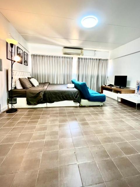 Impact Arena Condo 2Rooms C3 by GoodRoom24