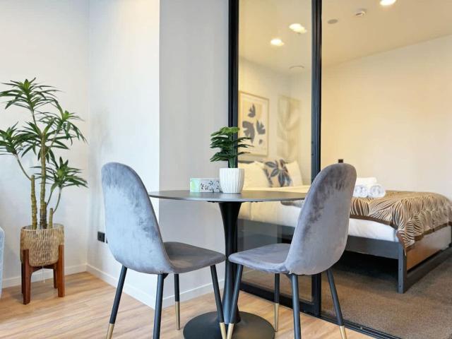 City Center Cozy 1B Studio vs Pool Gym Sauna