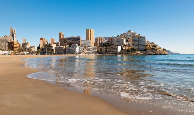 Bright Apartment with Pool, Terrace, Private Parking, Benidorm, Finestrat