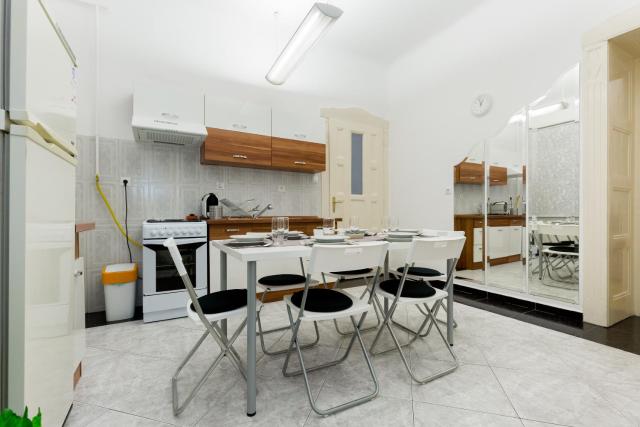K17 "Kinizsi" Apartment