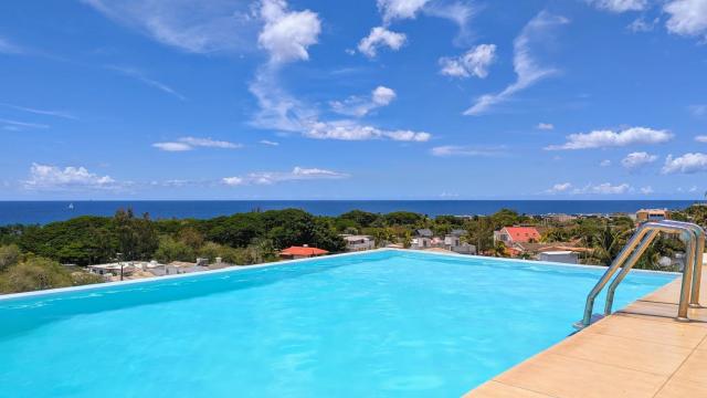 Beach house apartment with pool
